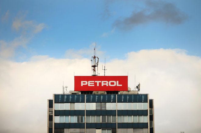 Petrol letos močno povečuje naložbe, tako da bodo te dosegle 130 milijonov evrov, pri čemer bo 44 odstotkov naložb namenjenih energetski tranziciji. FOTO: Jure Eržen/Delo