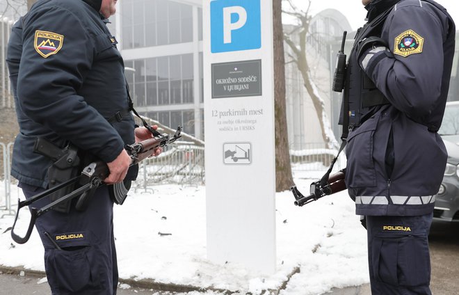 Na sindikalni strani ponavljajo, da je v dogovoru, ki so ga sklenili z vlado leta 2022, kot predmet pogajanj opredeljen le plačni sistem, ne pa tudi druge točke, ki jih zdaj omenja vlada. FOTO: Dejan Javornik