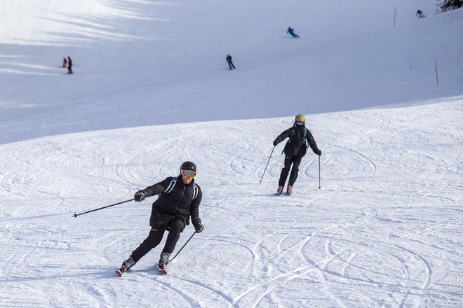 Problemi nastanejo še zlasti tam in takrat, ko se smučišče zoži in se gostota smučarjev v zelo kratkem času bistveno poveča. FOTO: Voranc Vogel/Delo