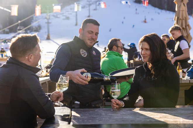 V Kranjski Gori so glede zimske sezone zadovoljni tako pri nastanitvah kot pri obisku aktivnosti na prostem. Foto Črt Piksi