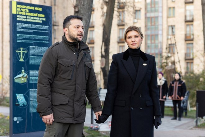 Volodimir in Olena Zelenski sta pogosto tarča napadov z dezinformacijami. FOTO: Ukrainian Presidential Press via Reuters