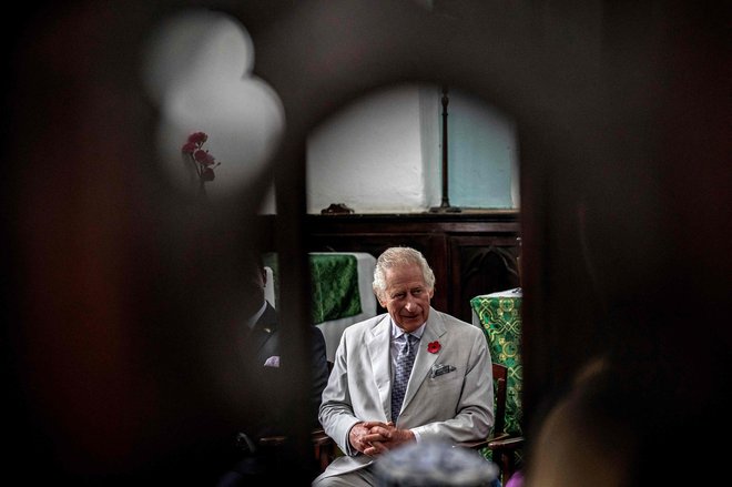 Britanskega kralja so zjutraj sprejeli v eno od londonskih bolnišnic na načrtovan zdravstveni poseg. FOTO Luis Tato/AFP