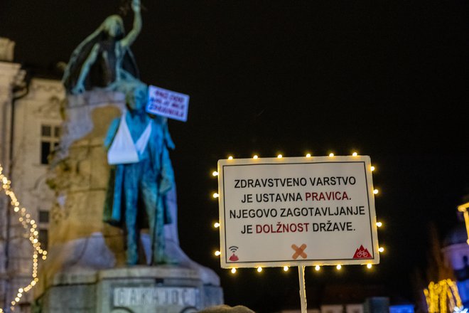 ZZZS mora plačevati vse storitve v javnem delu in le tiste v zasebnem delu, ki jih javni del zares ne more realizirati. FOTO: Črt Piksi