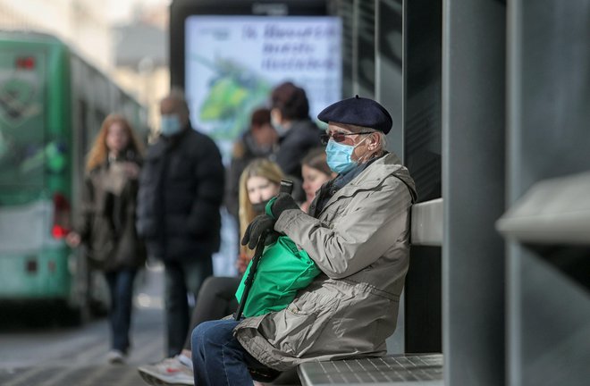 Večina prebivalcev v regiji pričakuje, da bo družbena situacija enako slaba kot lani, izjema so prebivalci Slovenije, ki so v večini prepričani, da se bo poslabšala. FOTO: Blaž Samec/Delo
