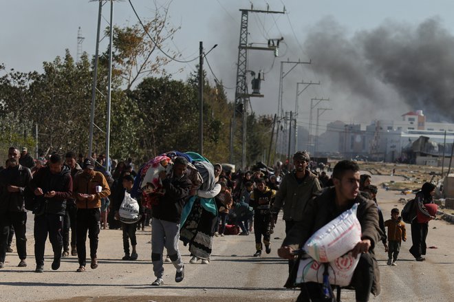 Slovenska podjetja so doslej orožje redno dobavljala v Izrael. FOTO: Ibraheem Abu Mustafa/Reuters