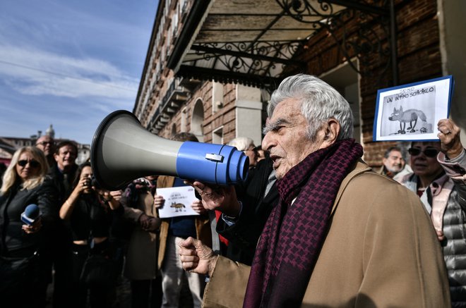 Po vojni je postal tudi velika osebnost v svetu novinarstva. FOTO:  Marco Bertorello/AFP