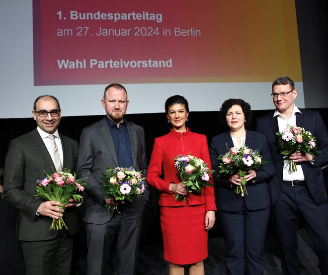 Sahra Wagenknecht, predsednica novoustanoveljen stranke, ki nosi njeno ime, je v soboto potrdila svoj prvi politični program, s katerim bo nastopila na evrospkih volitvah. FOTO: Liesa Johannssen/REUTERS