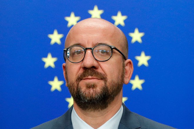 Pod težo očitkov, da zapušča barko v času velikih kriz in med dvema velikima vojnama v sosedstvu, si je predsednik evropskega sveta Charles Michel premislil in bo dokončal svoj mandat. FOTO: Geoffroy Van Der Hasselt/AFP