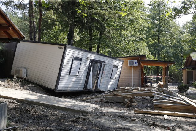 V občini Rečica ob Savinji je tudi kamp Menina, od koder so v ujmi rešili okoli tisoč turistov, zadnje tudi s helikopterjem. FOTO: Leon Vidic/Delo