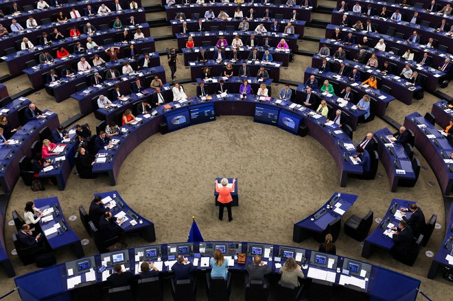 Predsednica evropske komisije Ursula von der Leyen je septembra nazadnje evropskemu parlamentu predstavila stanje Unije. FOTO: Yves Herman/Reuters
