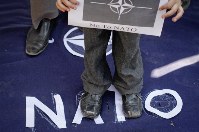 Proslava ob 20. obletnici vstopa v zvezo Nato bo marca na Brdu pri Kranju, minila pa bo brez koalicijske Levice. FOTO: Faisal Mahmood/Reuters