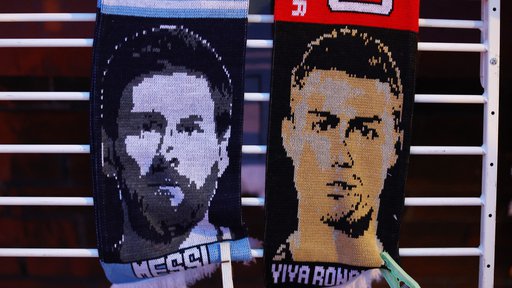 Arabski nogometni navijači so ostali brez dvoboja Cristiano Ronaldo – Lionel Messi (desno). FOTO: Carl Recine/Reuters