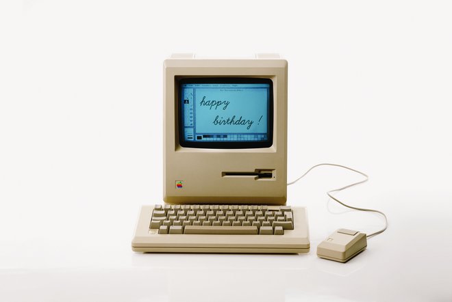 Macintosh 128K so predstavili januarja 1984. Foto Shutterstock