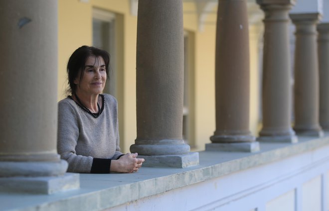 Erika Vouk: »Danes poezija nima več te moči, da bi mogla karkoli spremeniti. Njeno poslanstvo je, da ne umolkne,« je zapisala Erika Vouk v almanahu Veronikinih nagrajencev Pesmi Parnasa. FOTO: Tadej Regent