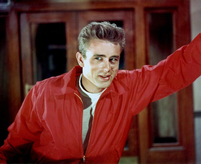 Kot upornik z rdečo jakno je postal idol najstnikov v 50. letih 20. stoletja. FOTO: Contrasto/Reu­ters Connect