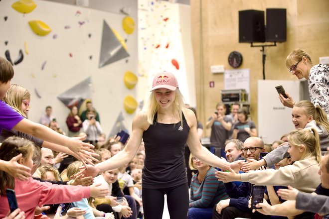 Kljub vsem največjim mednarodnim zmagam Janji Garnbret veliko pomeni tudi domače za najboljšo športno plezalko. FOTO: Nino Verdnik/Blenda