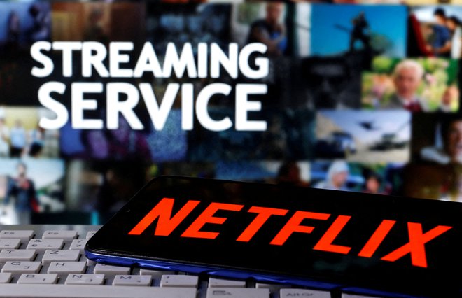 Netflix utrjuje svoje vodilno mesto med ponudniki pretočnih videovsebin.

Foto Dado Ruvić/Reuters