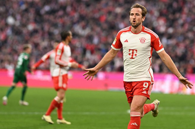 Harry Kane se je takole veselil drugega gola Bayerna. FOTO: Lukas Barth/AFP