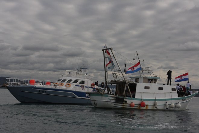 Lani vložene tožbe proti Sloveniji na ESČP predstavljajo večinoma tožbe hrvaških ribičev. FOTO: Boris Šuligoj