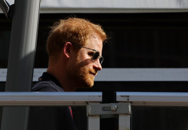 Harry se je po poročanju medijev takoj odpeljal na letališču v Los Angelesu in odletel proti Veliki Britaniji. FOTO:  Brian Snyder/Reuters