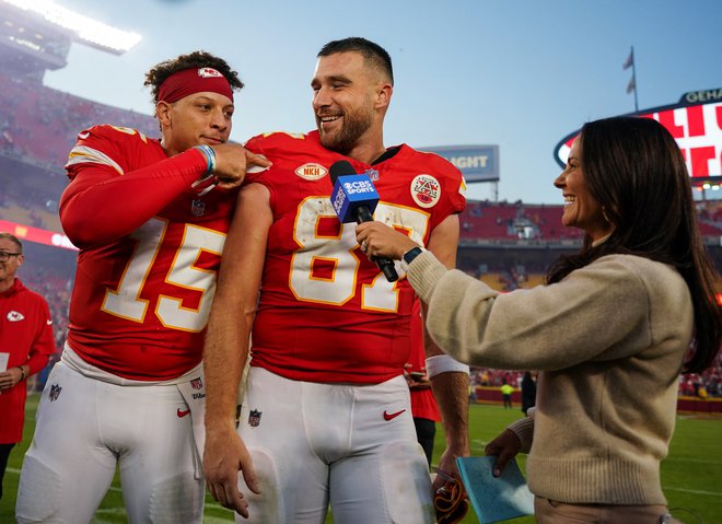 Patrick Mahomes in Travis Kelce sta glavna aduta Kansas Cityja. FOTO: Jay Biggerstaff/Reuters