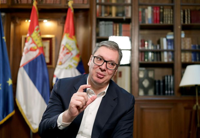 Aleksandar Vučić v svojih medijskih nastopih rad opozarja na dvoličnost v mednarodni politik.FOTO: Blaž Samec