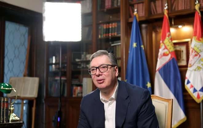 »Pazi se, zadavil te bo s statistiko,« je bil nasvet enega od srbskih novinarskih kolegov pred srečanjem z Aleksandrom Vučićem. Ni se motil, srbski predsednik je s številkami na ti in zelo rad govori o njih. FOTO: Blaž Samec