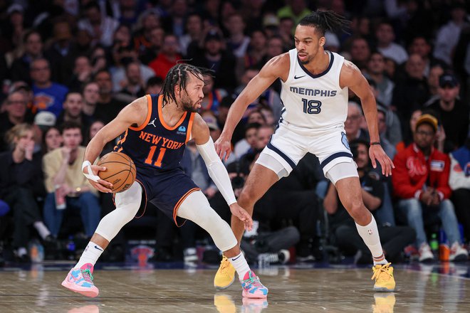 Petkov nastop najboljšega košarkarja New Yorka proti Dallasu je vprašljiv. Jalen Brunson (levo) je tekmo končal predčasno zaradi poškodbe gležnja. FOTO: Vincent Carchietta Usa Today Sports Via Reuters Con