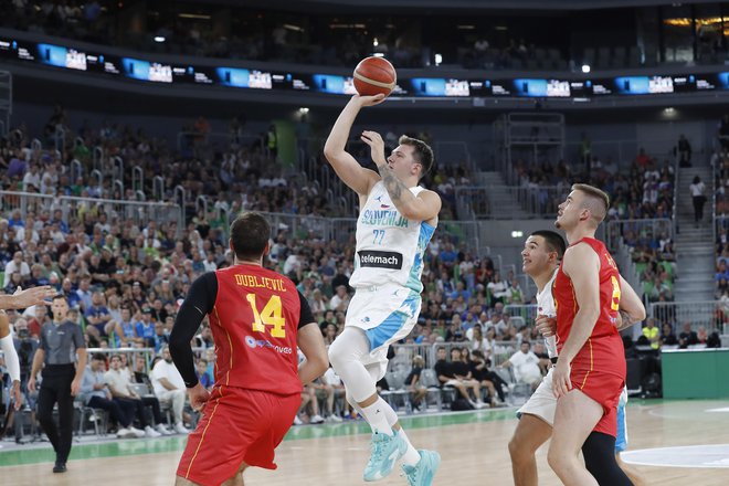 Luka Dončić slovenski reprezentanci ne bo obrnil hrbta v bitki za olimpijske igre. FOTO: Leon Vidic/Delo