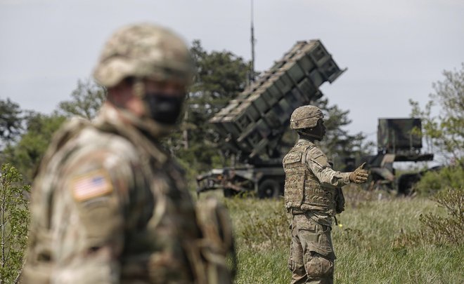 Slovenska vojska velik del svojih obrambnih zmogljivosti gradi na zanašanju na zaveznike, a v spremenjenih varnostnih razmerah mora biti sposobna predvsem sama poskrbeti za varnost države. FOTO: Blaž Samec/Delo