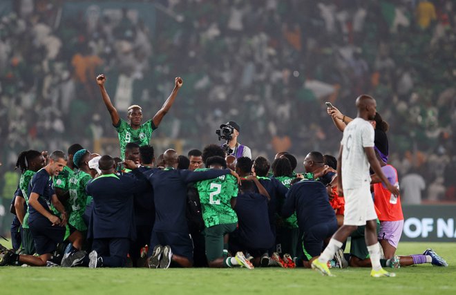 Nigerijci so se šele po streljanju enajstmetrovk veselili zmage v polfinalu FOTO: Siphiwe Sibeko/Reuters