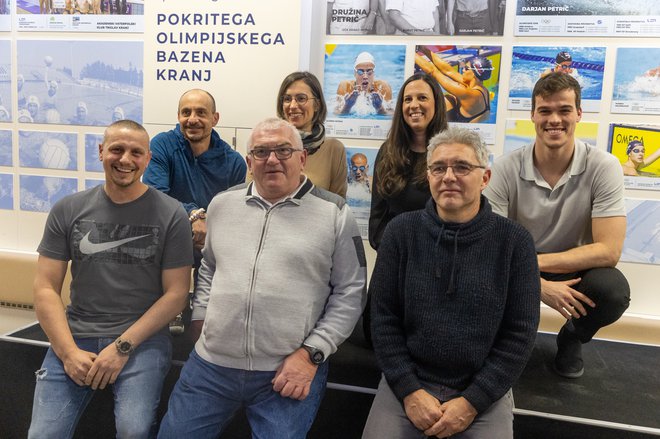 V Kranju so obujali spomine Emil Tahirovič, Marko Milenkovič, Darjan Petrič, Nataša Kejžar, Anja Čarman Čekič, Igor Štirn in Peter John Stevens. FOTO: Voranc Vogel/Delo