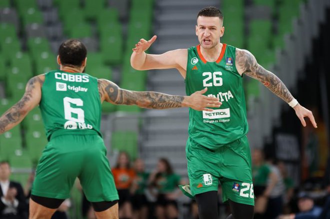 Tudi Justin Cobbs je vesel, da je v Olimpiji dočakal Alena Omića. FOTO: Filip Barbalič/Cedevita Olimpija