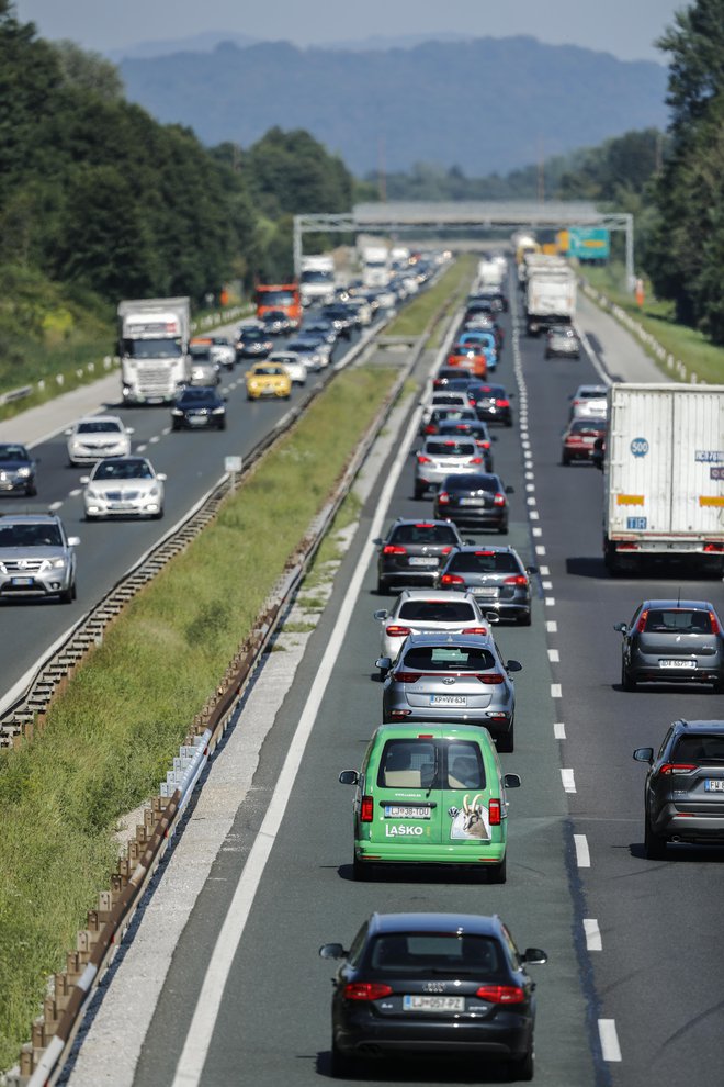 Znano je, da Slovenija leži na križišču tranzitnih poti in ob jadranskih lukah. Vse to pa generira tranzitni promet. FOTO: Uroš Hočevar