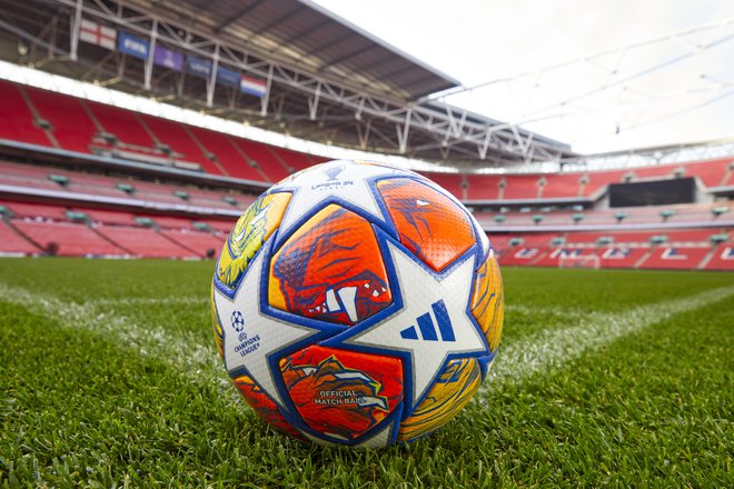 Žoga, s katero bodo igrali v končnici nogometne lige prvakov, vključno s finalom na štadionu Wembley v Londonu. FOTO: Uefa