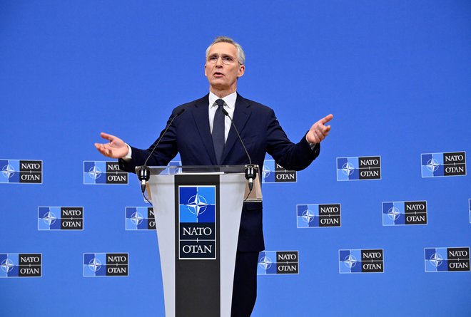 Generalni sekretar Nata Jens Stoltenberg je poročal o spodbudni rasti izdatkov za obrambo in poskušal prepričati članice zavezništva o pomenu prepričljive odvračalne zmožnosti zavezništva. FOTO: John Thys/AFP