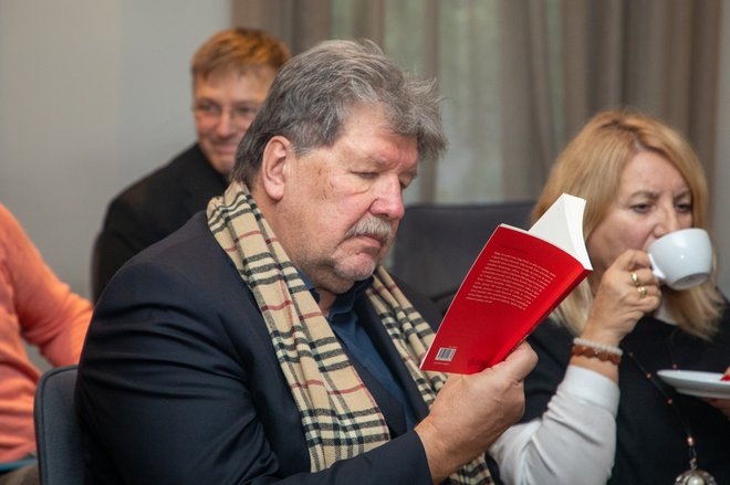 Konec lanskega leta je bila predstavitev knjige Igorja Omerze o vlogi Igorja Bavčarja med slovensko osamosvojitvijo, ki se je je udeležil tudi Sam Bavčar. FOTO: Voranc Vogel/Delo