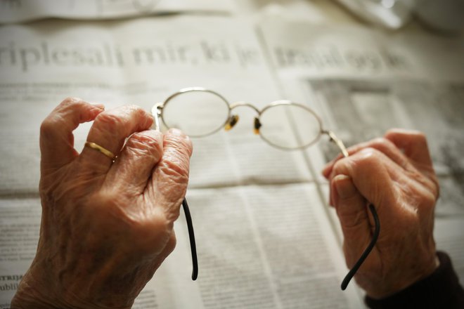 Utrinki iz življenja različnih novinarskih avtorjev, strnjeni v tisoč osemsto znakov s presledki, so neizmišljene zgodbe. FOTO: Jure Eržen