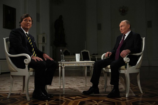 Tucker Carlson je uradno prispel na pogovor z Vladimirjem Putinom zato, ker Američani, kot pravi, ne poznajo resnice o vojni v Ukrajini. Pravo resnico ve samo Vladimir Putin. FOTO:  Sputnik/Gavriil Grigorov/ Afp Via Reuters