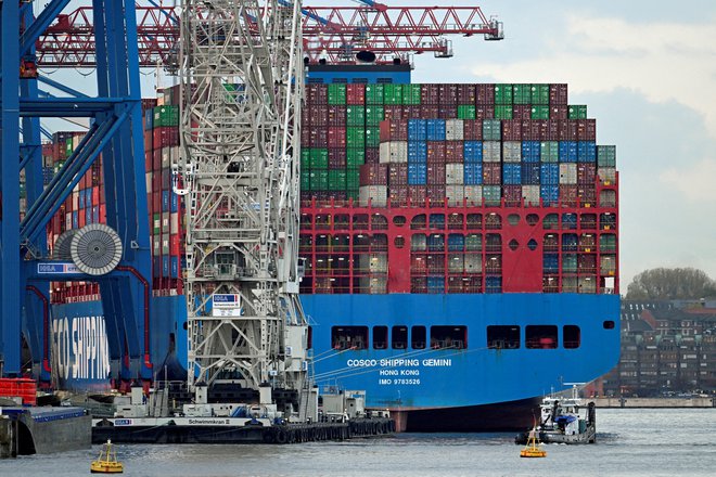 Cosco Shipping pluje v Koper z linijami iz Kitajske, s povečanjem tovora pa bi bila tudi zanje zanimiva neposredna povezava iz Indije. FOTO: Fabian Bimmer/Reuters