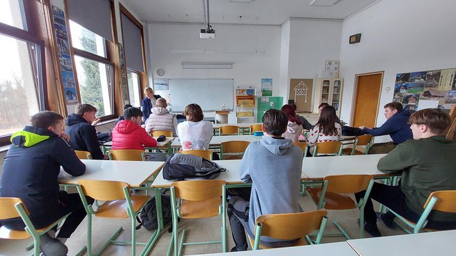 Tudi iz šolskega uspeha dijakov je razvidno, da se vpisujejo tisti, ki jih področje gradbeništva res zanima. FOTO: Milka Bizovičar/Delo