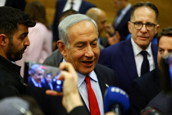 Netanjahu je prepričan, da želijo nasprotniki ofenzive v Rafi Izraelu preprečiti zmago. FOTO: Ronen Zvulun/Reuters