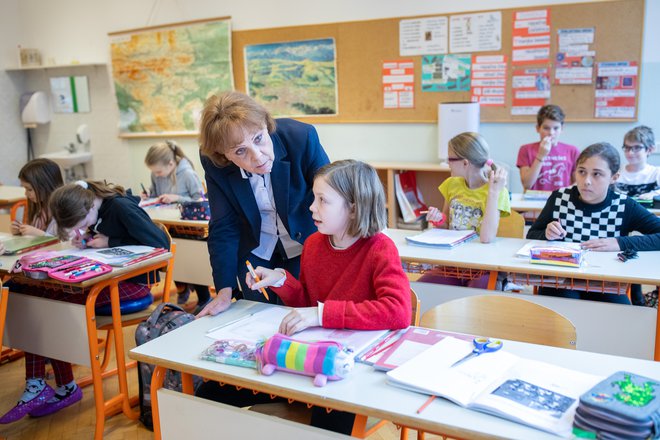 Analiza državnega izpitnega centra ugotavlja, da ima okoli 60 odstotkov učiteljev pozitiven odnos do poskusnega preverjanja v tretjem razredu. FOTO: Voranc Vogel/Delo