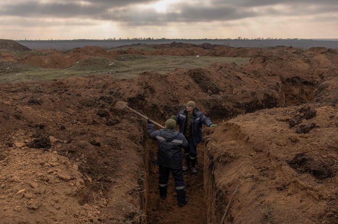 Padec Avdijivke je tudi največja sprememba na več kot tisoč kilometrov dolgi fronti, odkar so ruske sile maja lani zavzele Bahmut. FOTO: Roman Pilipey/AFP