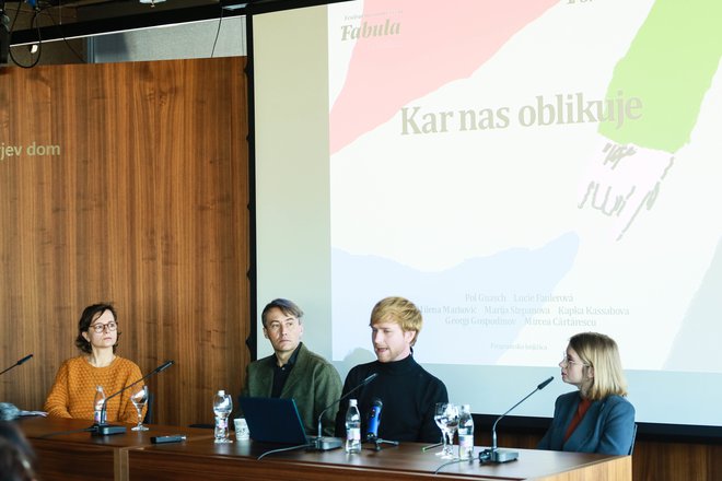 Fabulo 2024 so prejšnji teden predstavili Tina Popovič, vodja pisarne Unescovega mesta literature v Ljubljani, programski direktor Beletrine Aleš Šteger, vodja festivala Aljaž Koprivnikar in Eva Kučera Šmon, izvršna producentka festivala. FOTO: Nina Pernat