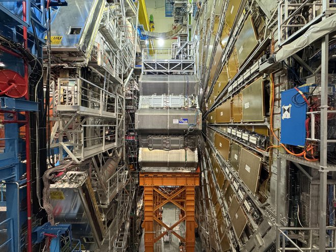 V eksperimentu Atlas (na fotografiji) in eksperimentu CMS so leta 2012 odkrili Higgsov bozon. FOTO: Sašo Dolenc

 