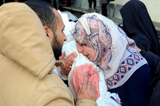 Gaza, množično morišče. Foto: Said Khatib/AFP