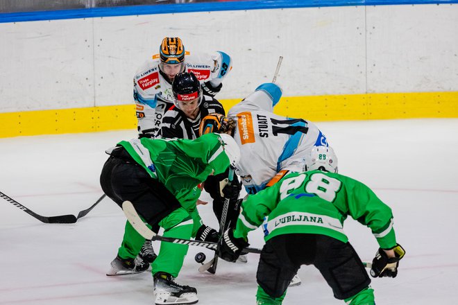 Hokejisti Olimpije so izgubili zadnjo domačo tekmo rednega dela, ki pa zanje ni imela rezultatskega pomena. FOTO: Črt Piksi