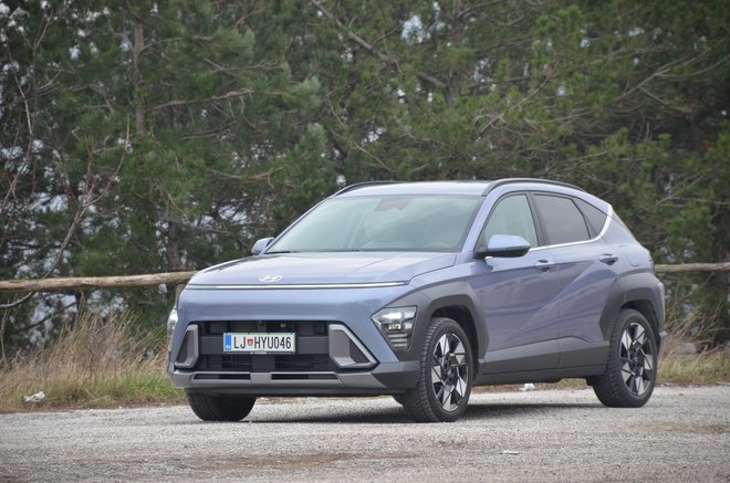 Hyundai kona ohranja dosedanje pogone, na pogled in po urejenosti pa je precej drugačna od predhodnice. FOTO: Gašper Boncelj