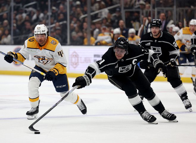 Hokejiste Los Angeles Kings in njihovega kapetana Anžeta Kopitarja so presenetili plenilci iz Nashvilla. FOTO: Harry How/Getty Images Via AFP